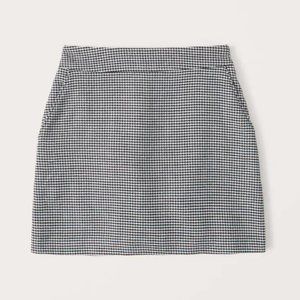 Abercrombie Women’s Houndstooth Menswear Skort Small
